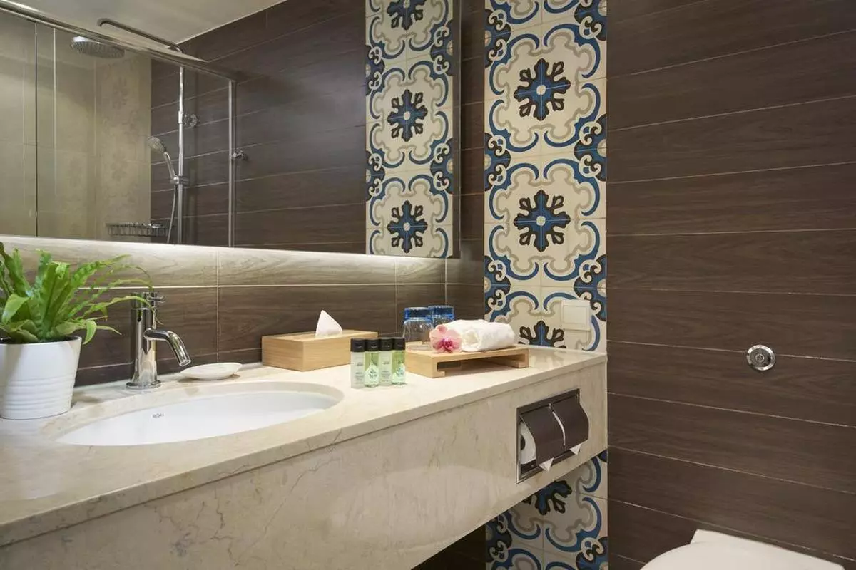 Orchard Rendezvous Hotel bath (Copy).jpg